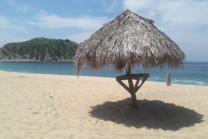 Huatulco Half-Day Snorkel and Hike: La Entrega Reef to Cacaluta Bay photo 5