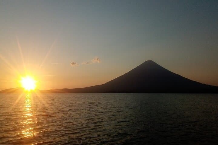 Private Kayak Tour Around Ometepe's Volcanoes: 2-Hour Guided Paddle photo 2