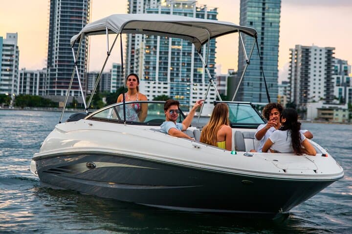 Sip Prosecco and See Fort Lauderdale: Private 90-Minute Boat Tour photo 2