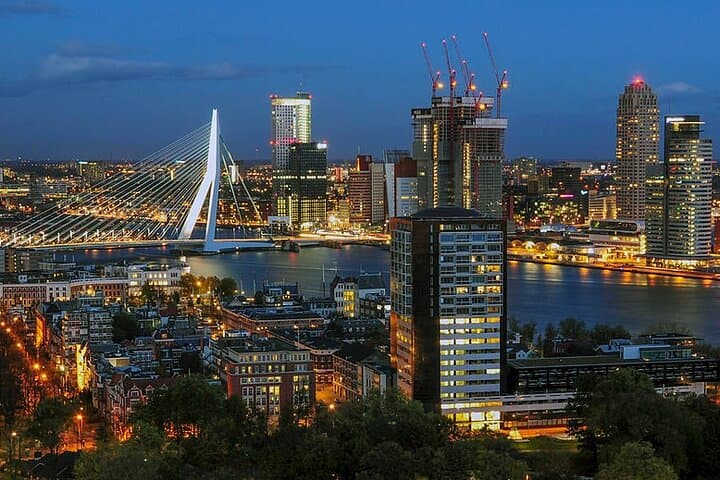 Rotterdam Highlights Walking Tour — WW2, Markthal & Cube Houses photo 5