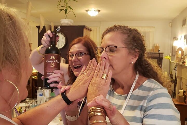 Candle Pouring Soiree in Franklin: Historic Bayou Candle-Making Workshop photo 2