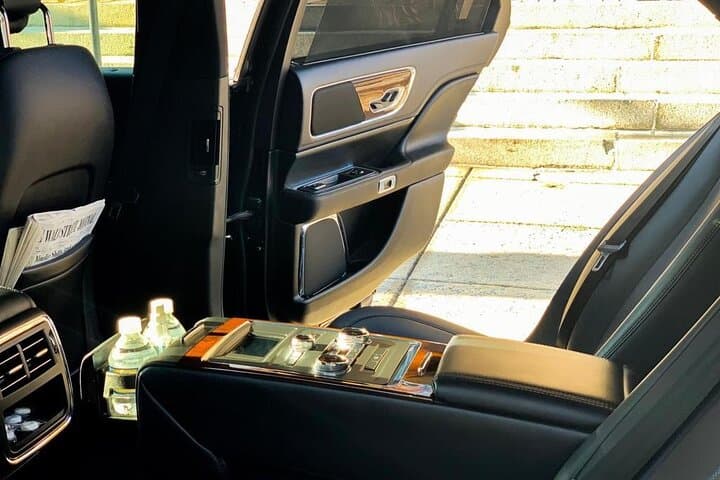BWI to Baltimore Private Transfer — Luxury Chauffeur Airport Pickup photo 2