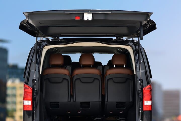Private Airport Transfer Between McLean and Dulles (IAD) — Door-to-Door Black Car Service photo 6