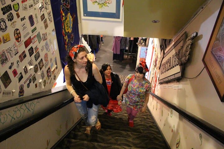 Vintage Thrift Quest: South Street and Queen Village Secondhand Walking Tour in Philadelphia photo 3