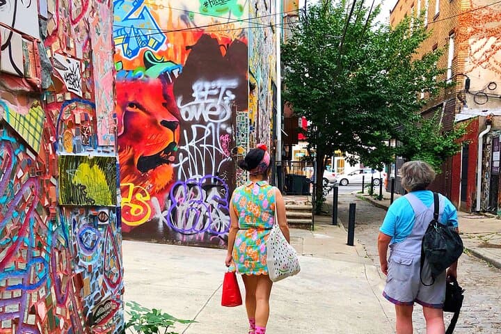 Vintage Thrift Quest: South Street and Queen Village Secondhand Walking Tour in Philadelphia photo 5
