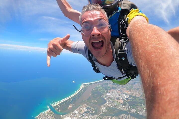 Gold Coast Tandem Skydive: Beach Landing at Kirra from 12,000 ft photo 2