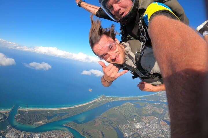Gold Coast Tandem Skydive: Beach Landing at Kirra from 12,000 ft photo 4
