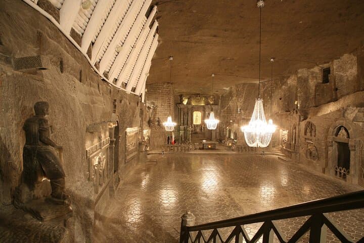 Krakow Old Town, Wawel Castle & Wieliczka Salt Mine Day Tour