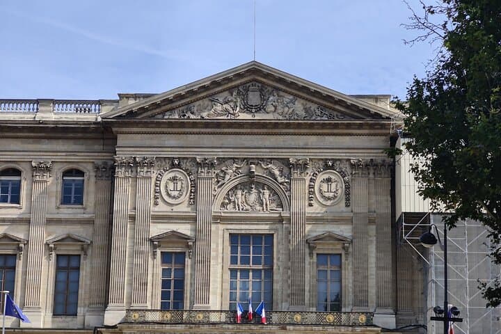 4-Hour Private Paris Orientation Tour: Eiffel, Louvre, Notre-Dame & Le Marais photo 6