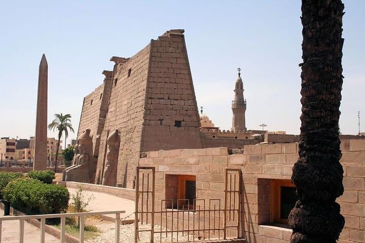 4-Day Nile Cruise from Aswan: Temples, Felucca Sails & Hot-Air Balloon photo 2
