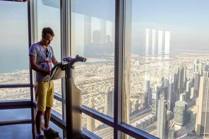 Burj Khalifa At The Top & Dubai Aquarium Underwater Zoo Combo — Dubai Mall Experience photo 3