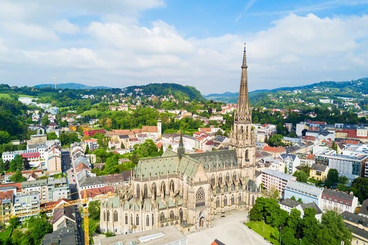Linz Pöstlingberg and Old Town Walking Tour — Pöstlingbergbahn, Grottenbahn & City Highlights photo 4