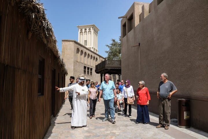 Al Fahidi Heritage Tour and Traditional Emirati Lunch in Dubai