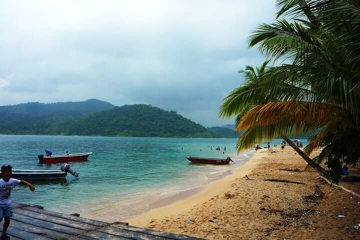 Catamaran Day Tour to Isla Grande & Tunnel of Love — Panama Caribbean Escape photo 3