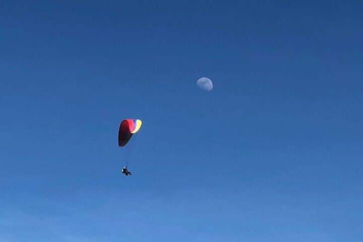 Paragliding Over Medellín: Tandem Flight with Hotel Transport Included