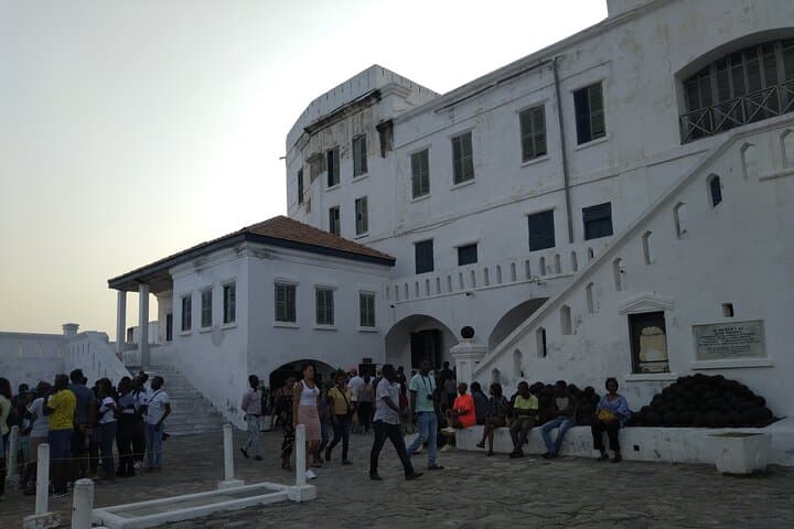 Cape Coast Day Tour: Kakum Canopy Walk & Cape Coast Castle with Lunch