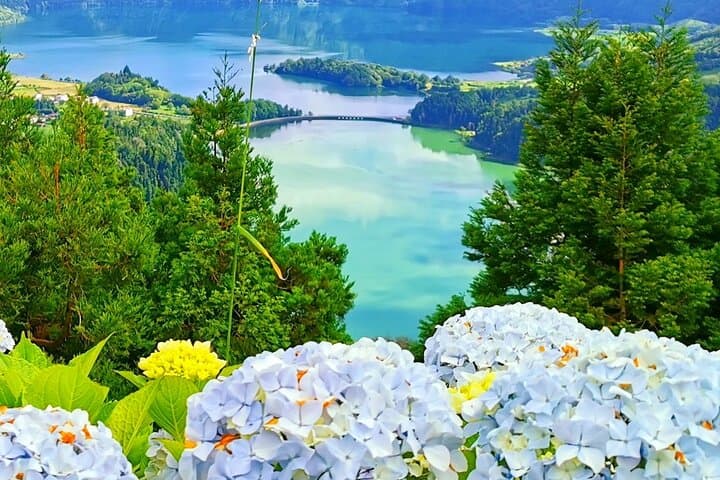 Sete Cidades Shore Excursion: Blue & Green Twin Lakes of São Miguel photo 4