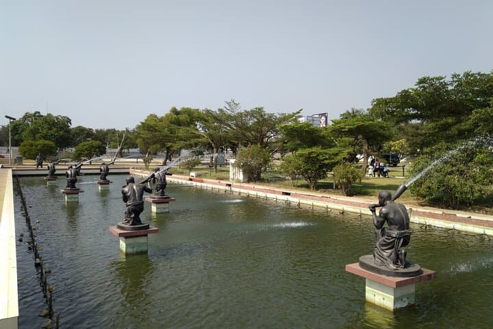 Half-Day Accra Guided Tour: Markets, Jamestown and Independence Square