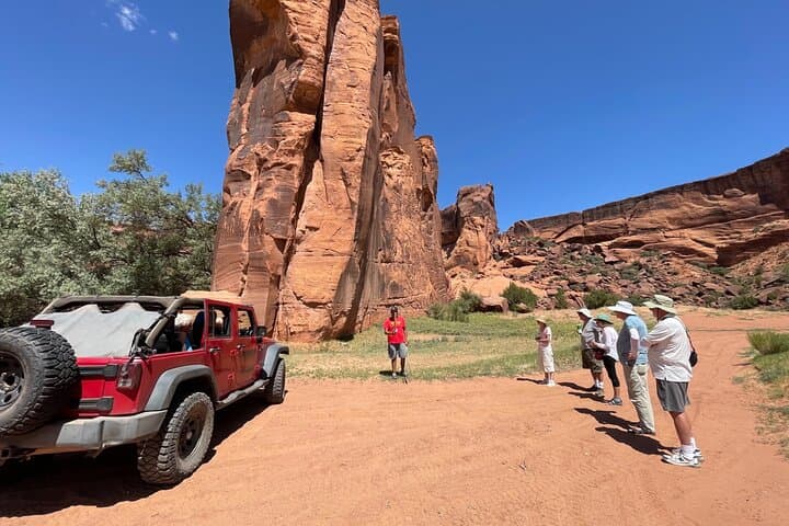 Private 3-Hour Navajo-Guided Canyon de Chelly 4x4 Tour photo 2