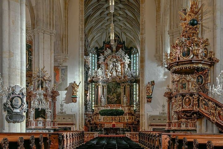 Graz Old Town Highlights: Private Walking Tour of Schlossberg, Cathedral & Landeszeughaus