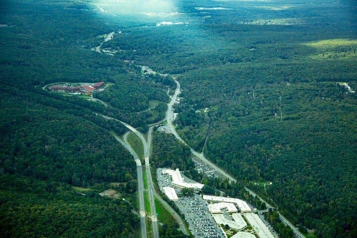 Private Mount Pocono Observation Air Tour — 10–12 Minute Scenic Flight Over the Poconos photo 2