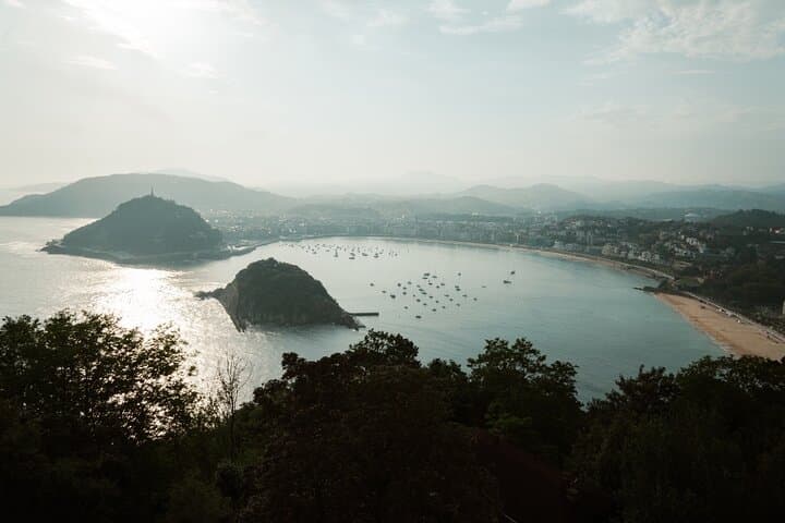 San Sebastian Sightseeing & Pintxos: Private Cultural and Gastronomic Adventure photo 3