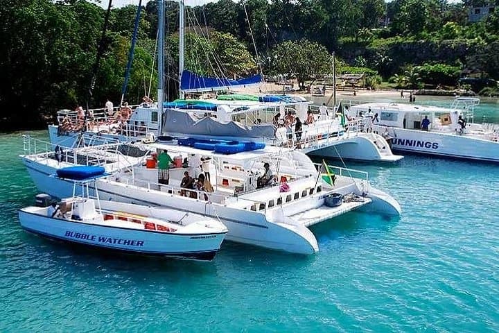 Montego Bay Catamaran Party Cruise & Snorkeling to Doctor's Cave and Margaritaville photo 4