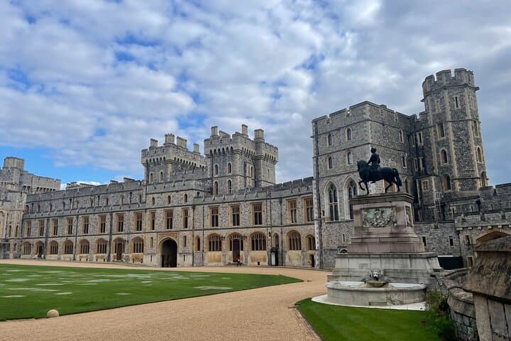 Private Day Tour to Bath and Windsor Castle from London