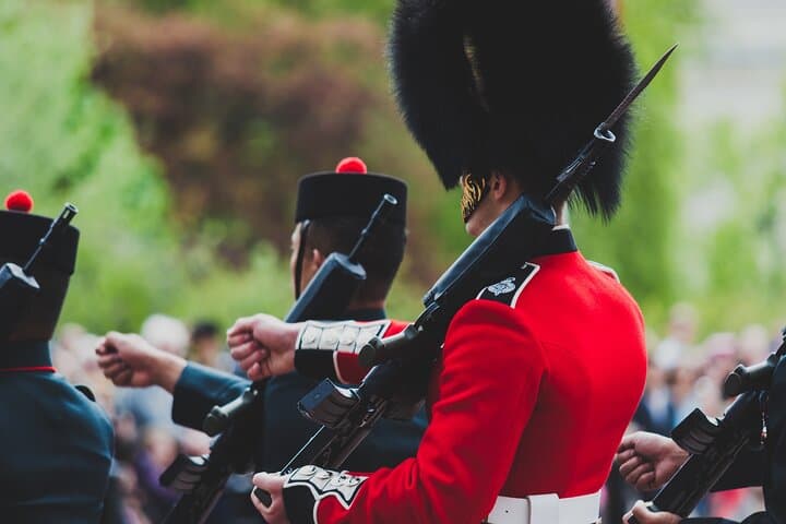 Changing of the Guard Walking Tour: Best Viewing Spots, History & Practical Tips photo 6