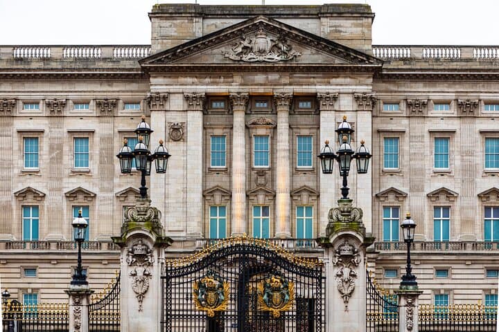 Buckingham Palace Visit & Changing of the Guard: Small-Group Tour & State Rooms Entry photo 3