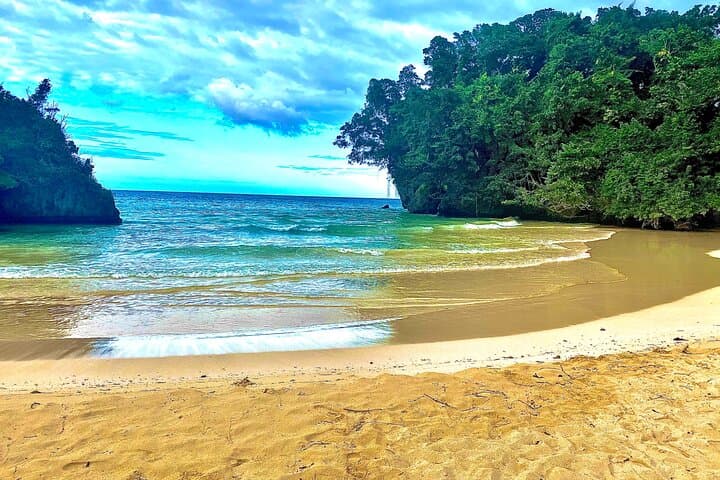 Frenchman's Cove Beach Day Trip from Montego Bay — Beach, River & Blue Lagoon Access photo 4