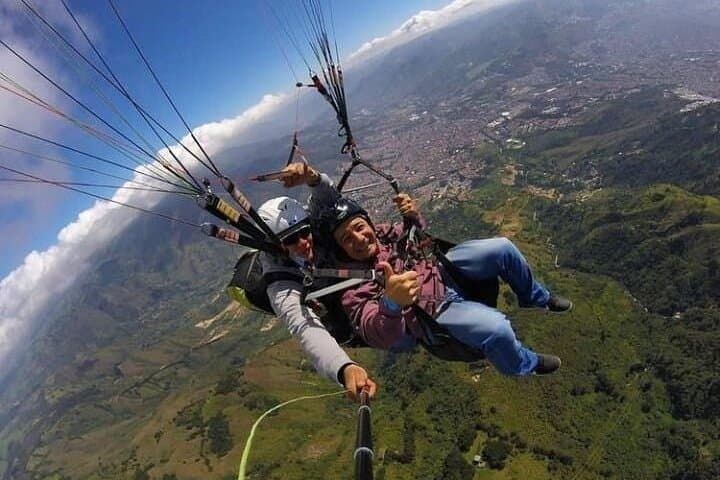 Tandem Paragliding from Medellín — Half-Day Flights Over the Aburrá Valley photo 3