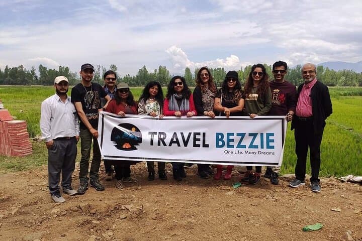 Kashmir Deluxe: 6-Day Srinagar to Gulmarg, Sonamarg, Pahalgam & Dal Lake Houseboat photo 1