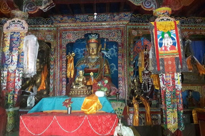 Manaslu Circuit Lodge Trekking — Larkya La Pass & Himalayan Village Culture photo 2