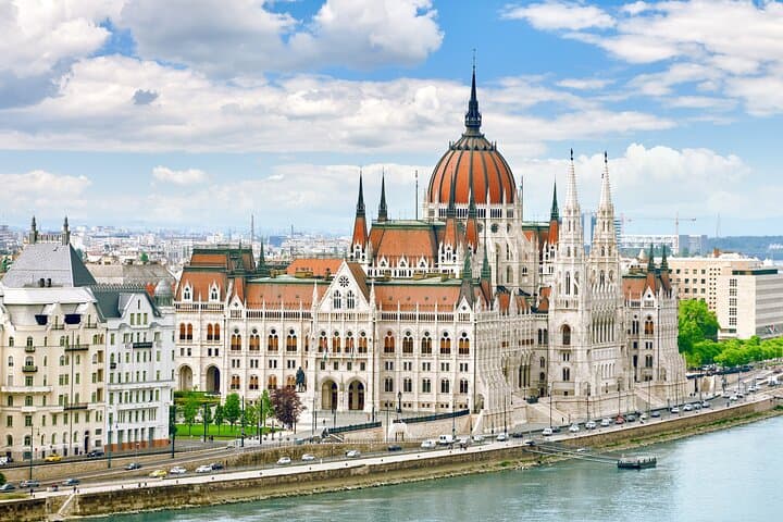 Private Budapest Walking Tour with Guided Szechenyi Thermal Bath Experience photo 4