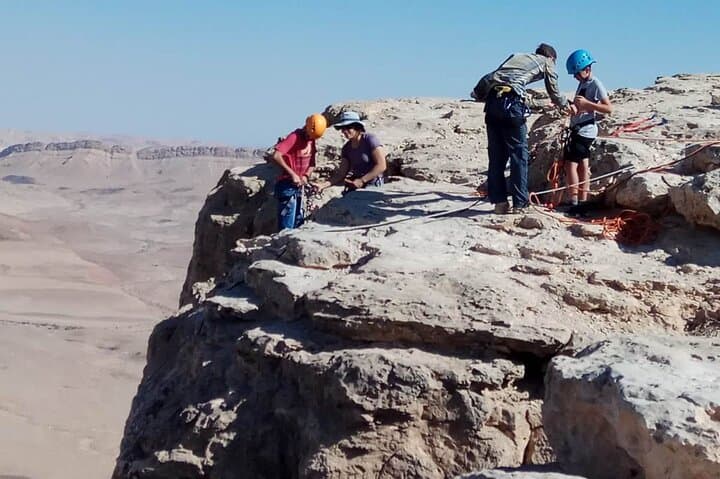 Rappelling the Ramon Crater Edge: Cliff Descent Near Mitzpe Ramon photo 3
