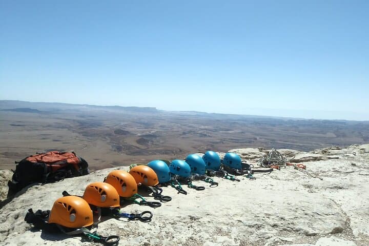Rappelling the Ramon Crater Edge: Cliff Descent Near Mitzpe Ramon photo 4