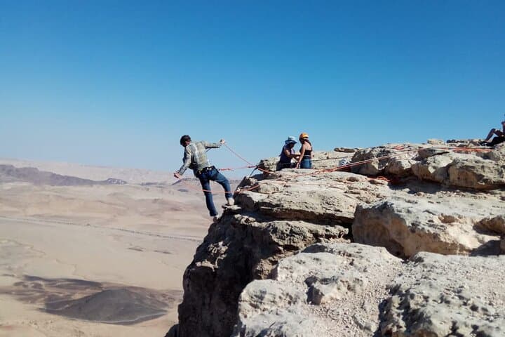 Rappelling the Ramon Crater Edge: Cliff Descent Near Mitzpe Ramon photo 6