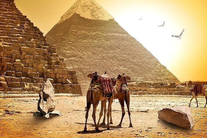 Cairo from Hurghada: Private Day Tour to the Pyramids, Sphinx & Egyptian Museum