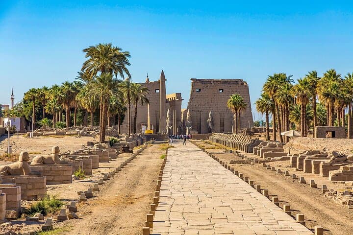 4-Day Nile Cruise from Aswan: Temples, Felucca Sails & Hot-Air Balloon photo 6
