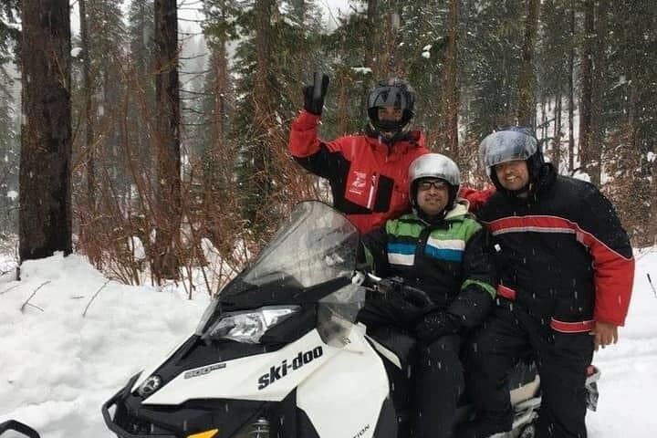 Day Trip to Leavenworth from Seattle: Stevens Pass, Sleigh Rides & Wine Tasting photo 2