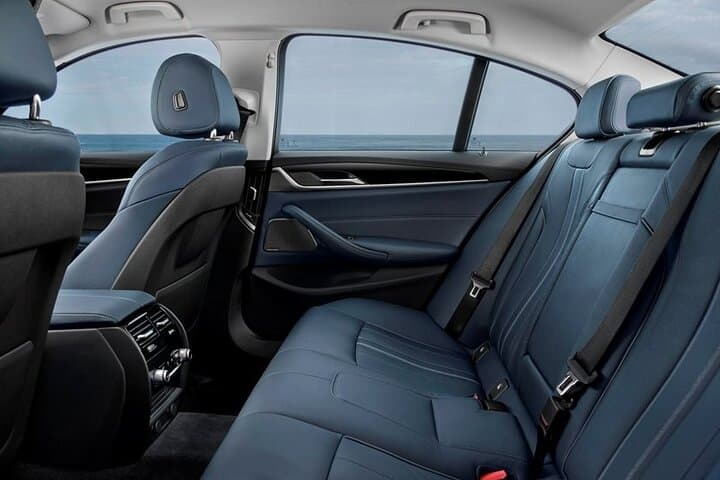 DWC to Dubai Private Arrival Transfer by Car or SUV photo 5