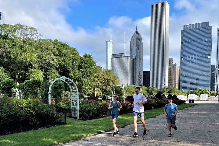 Chicago Highlights Running Tour: Lakeshore to The Loop Guided Run photo 2