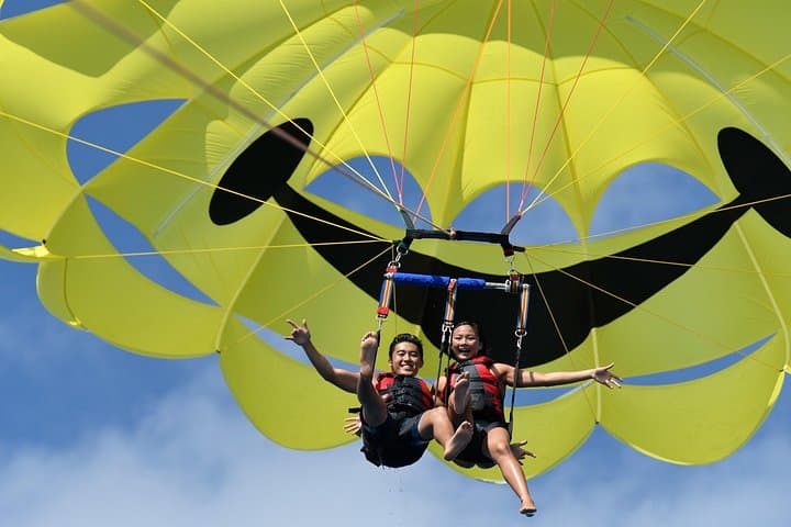 Parasailing Maunalua Bay Oahu — 600–800 ft Flights Above Hawaii Kai photo 3