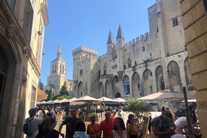 Self-Guided e-Scavenger Hunt in Avignon — Interactive City Game photo 2