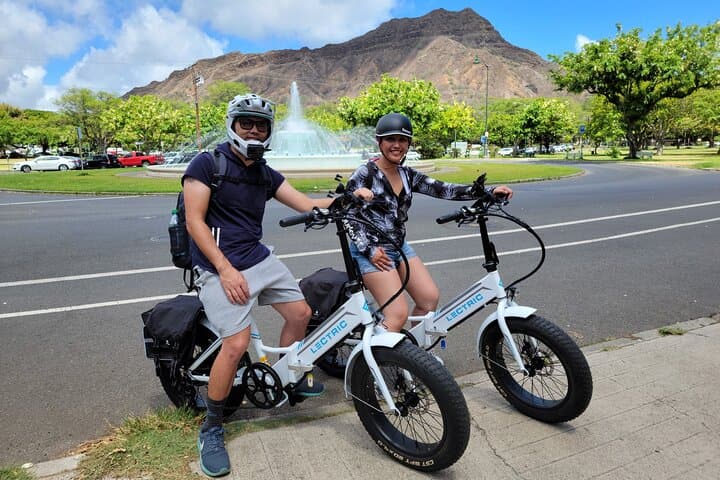 E-Bike to Diamond Head: Waikiki Coastal Ride and Summit Hike photo 5