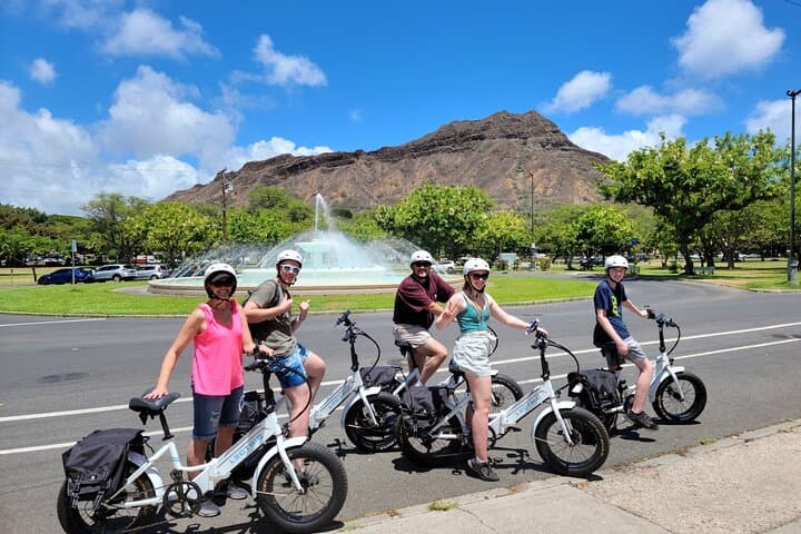 E-Bike to Diamond Head: Waikiki Coastal Ride and Summit Hike