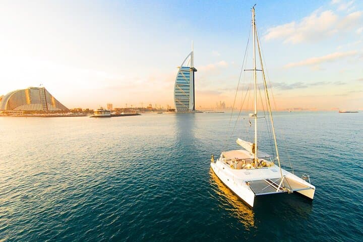 Dubai Marina Luxury Yacht Cruise with Breakfast or BBQ — 5-Hour Scenic Cruise