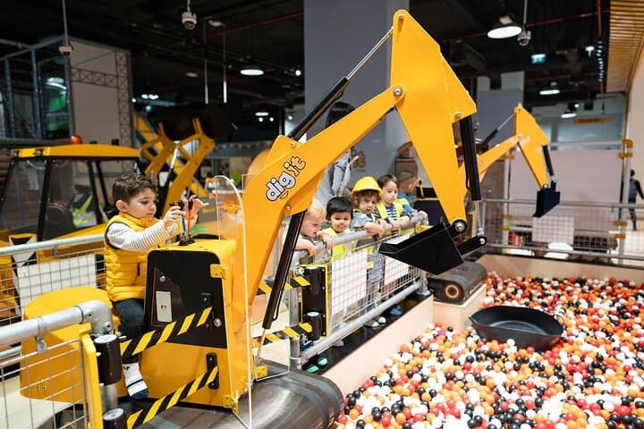 Burj Khalifa & PLAY Dubai VR Park: Dubai Mall Combo Experience photo 4