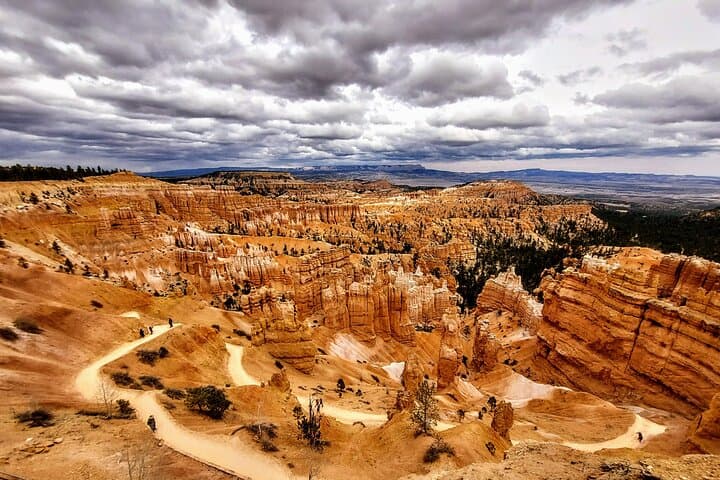Bryce Canyon Hiking Challenge: 6.2-Mile Figure-8 Hike Through Hoodoo Amphitheaters